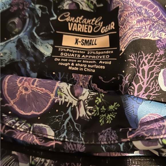 Constantly Varied Gear The Dead Sea Skull Capri Leggings brand new, never worn! - Picture 3 of 5